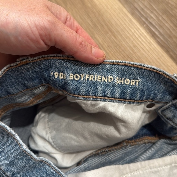 American Eagle Denim High Rise 90s Boyfriend Shorts Distressed Size 6 - Picture 5 of 6